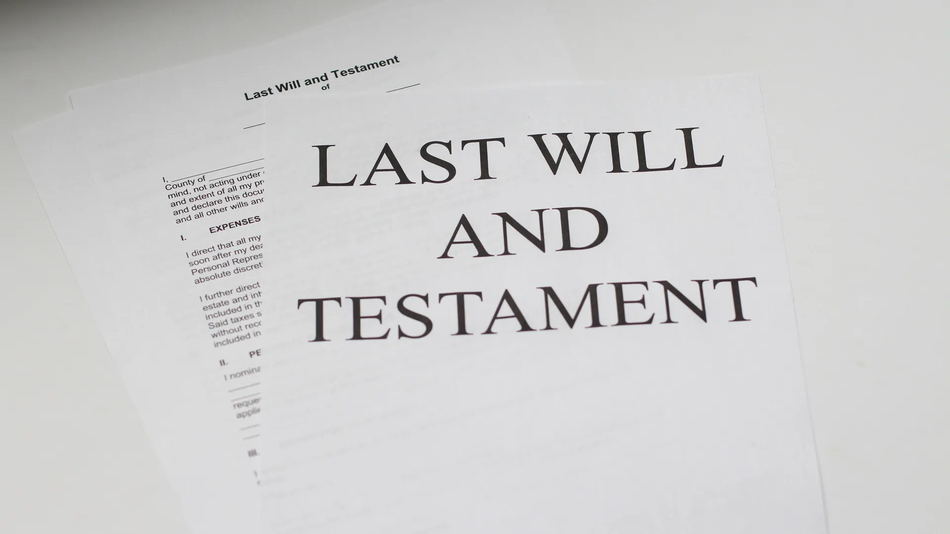 Aufgeschlagenes Dokument mit der Überschrift „Last Will and Testament“
